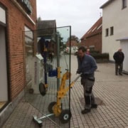 Isætning af butiksvindue